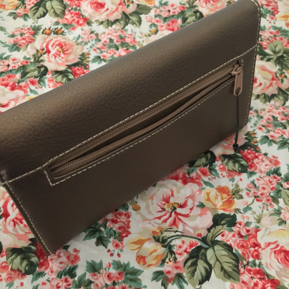 Metallic Tri-Fold Wallet - Picture 13 of 14